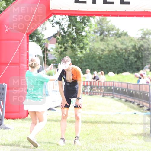 21.06.2026 - 29. Vierlanden-Triathlon Andreas Tolksdorf http://msf.ph/oto/9890573 21.06.2026 13:04:35 Ziel  meine-sportfotos.de