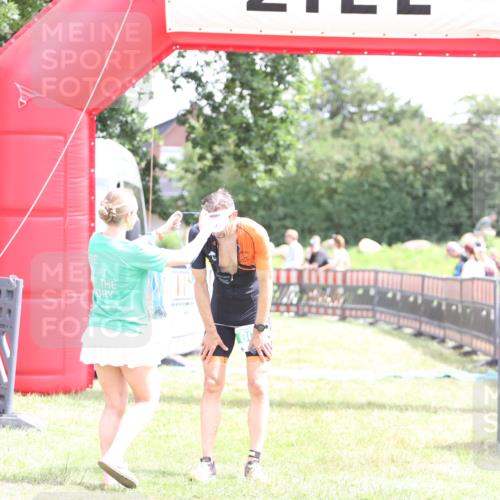 21.06.2026 - 29. Vierlanden-Triathlon Andreas Tolksdorf http://msf.ph/oto/9890574 21.06.2026 13:04:35 Ziel  meine-sportfotos.de