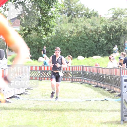 21.06.2026 - 29. Vierlanden-Triathlon Andreas Tolksdorf http://msf.ph/oto/9890577 21.06.2026 13:04:49 Ziel 682, 682 meine-sportfotos.de