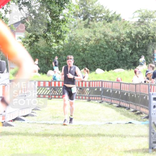 21.06.2026 - 29. Vierlanden-Triathlon Andreas Tolksdorf http://msf.ph/oto/9890579 21.06.2026 13:04:49 Ziel 682, 682 meine-sportfotos.de