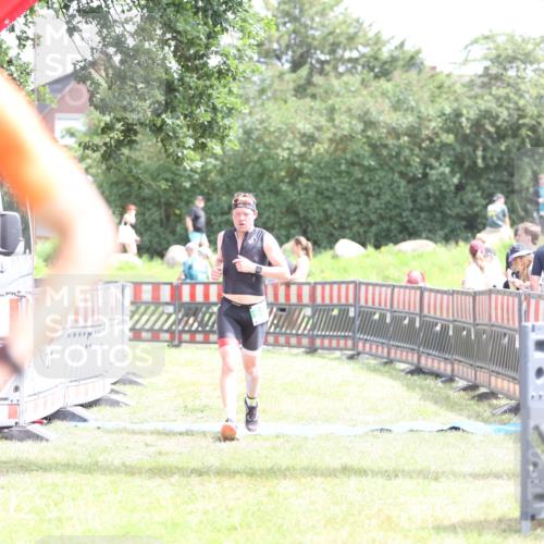 21.06.2026 - 29. Vierlanden-Triathlon Andreas Tolksdorf http://msf.ph/oto/9890580 21.06.2026 13:04:49 Ziel 682, 682 meine-sportfotos.de