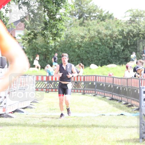 21.06.2026 - 29. Vierlanden-Triathlon Andreas Tolksdorf http://msf.ph/oto/9890583 21.06.2026 13:04:49 Ziel 682, 682 meine-sportfotos.de