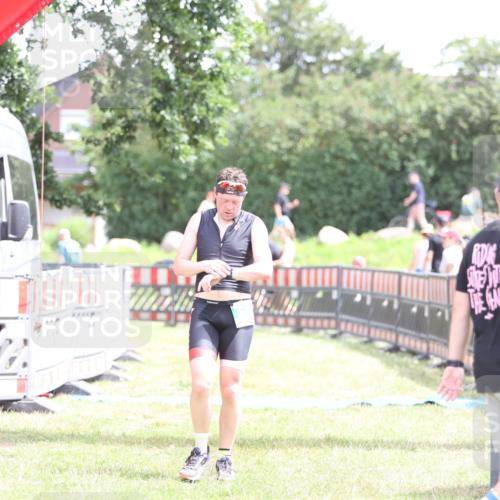 21.06.2026 - 29. Vierlanden-Triathlon Andreas Tolksdorf http://msf.ph/oto/9890585 21.06.2026 13:04:51 Ziel 682, 682 meine-sportfotos.de