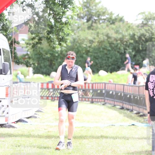 21.06.2026 - 29. Vierlanden-Triathlon Andreas Tolksdorf http://msf.ph/oto/9890586 21.06.2026 13:04:51 Ziel 682, 682 meine-sportfotos.de