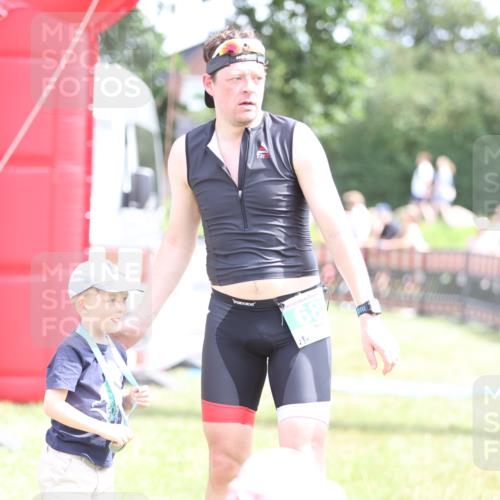 21.06.2026 - 29. Vierlanden-Triathlon Andreas Tolksdorf http://msf.ph/oto/9890592 21.06.2026 13:05:20 Ziel  meine-sportfotos.de