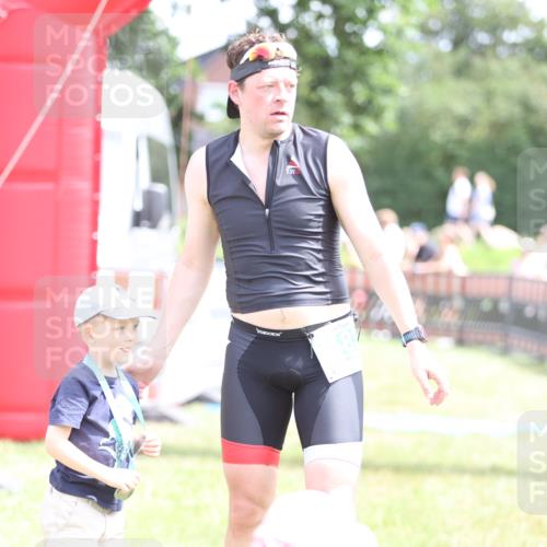 21.06.2026 - 29. Vierlanden-Triathlon Andreas Tolksdorf http://msf.ph/oto/9890593 21.06.2026 13:05:20 Ziel  meine-sportfotos.de