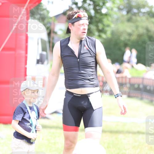 21.06.2026 - 29. Vierlanden-Triathlon Andreas Tolksdorf http://msf.ph/oto/9890595 21.06.2026 13:05:20 Ziel  meine-sportfotos.de