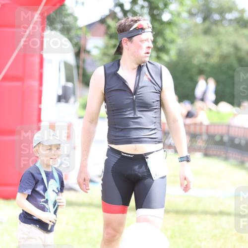 21.06.2026 - 29. Vierlanden-Triathlon Andreas Tolksdorf http://msf.ph/oto/9890597 21.06.2026 13:05:20 Ziel  meine-sportfotos.de
