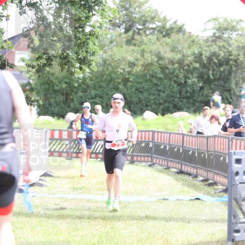 21.06.2026 - 29. Vierlanden-Triathlon Andreas Tolksdorf http://msf.ph/oto/9890601 21.06.2026 13:05:52 Ziel 72, 838, 72, 838 meine-sportfotos.de