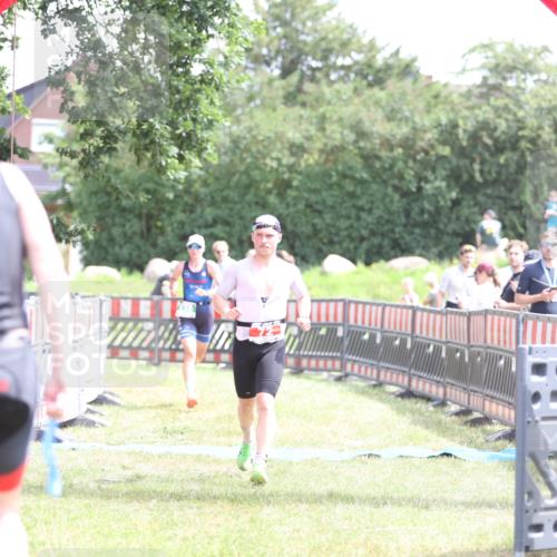 21.06.2026 - 29. Vierlanden-Triathlon Andreas Tolksdorf http://msf.ph/oto/9890602 21.06.2026 13:05:52 Ziel 72, 838, 72, 838 meine-sportfotos.de