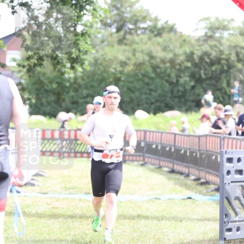 21.06.2026 - 29. Vierlanden-Triathlon Andreas Tolksdorf http://msf.ph/oto/9890608 21.06.2026 13:05:53 Ziel 72, 838, 72, 838 meine-sportfotos.de