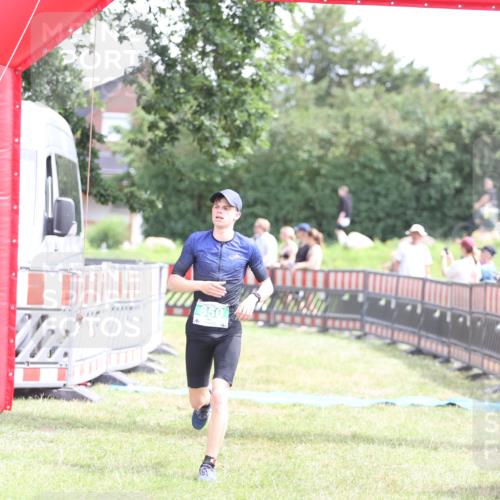 21.06.2026 - 29. Vierlanden-Triathlon Andreas Tolksdorf http://msf.ph/oto/9890632 21.06.2026 13:06:23 Ziel 642, 650, 642, 650 meine-sportfotos.de