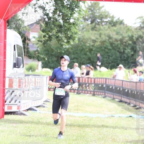 21.06.2026 - 29. Vierlanden-Triathlon Andreas Tolksdorf http://msf.ph/oto/9890633 21.06.2026 13:06:23 Ziel 642, 650, 642, 650 meine-sportfotos.de