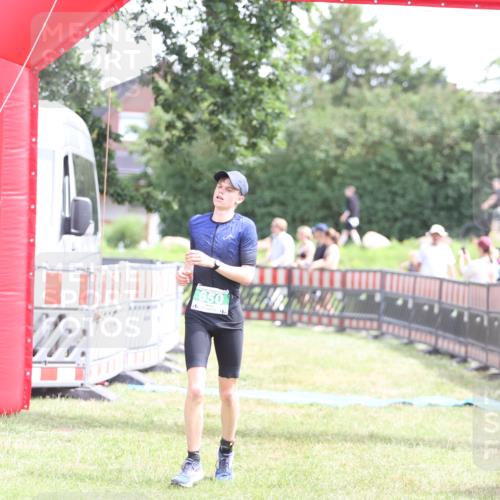 21.06.2026 - 29. Vierlanden-Triathlon Andreas Tolksdorf http://msf.ph/oto/9890636 21.06.2026 13:06:23 Ziel 642, 650, 642, 650 meine-sportfotos.de