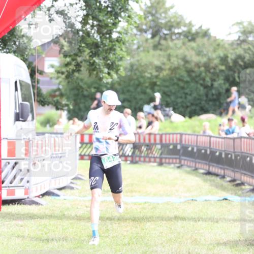 21.06.2026 - 29. Vierlanden-Triathlon Andreas Tolksdorf http://msf.ph/oto/9890640 21.06.2026 13:06:30 Ziel 642, 1358, 642, 1358 meine-sportfotos.de