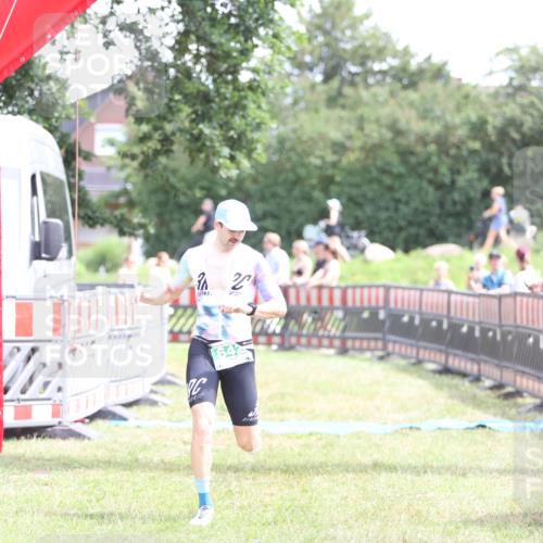 21.06.2026 - 29. Vierlanden-Triathlon Andreas Tolksdorf http://msf.ph/oto/9890641 21.06.2026 13:06:30 Ziel 642, 1358, 642, 1358 meine-sportfotos.de