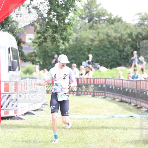 21.06.2026 - 29. Vierlanden-Triathlon Andreas Tolksdorf http://msf.ph/oto/9890642 21.06.2026 13:06:30 Ziel 642, 1358, 642, 1358 meine-sportfotos.de