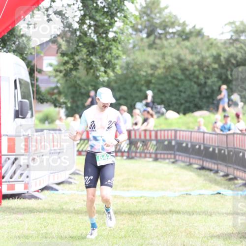 21.06.2026 - 29. Vierlanden-Triathlon Andreas Tolksdorf http://msf.ph/oto/9890643 21.06.2026 13:06:30 Ziel 642, 1358, 642, 1358 meine-sportfotos.de