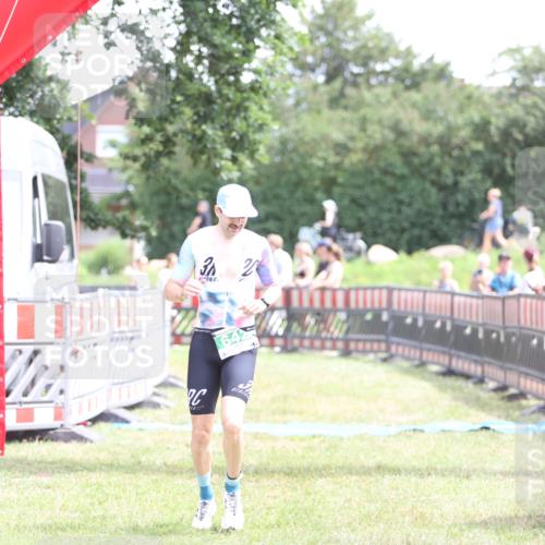 21.06.2026 - 29. Vierlanden-Triathlon Andreas Tolksdorf http://msf.ph/oto/9890644 21.06.2026 13:06:30 Ziel 642, 1358, 642, 1358 meine-sportfotos.de
