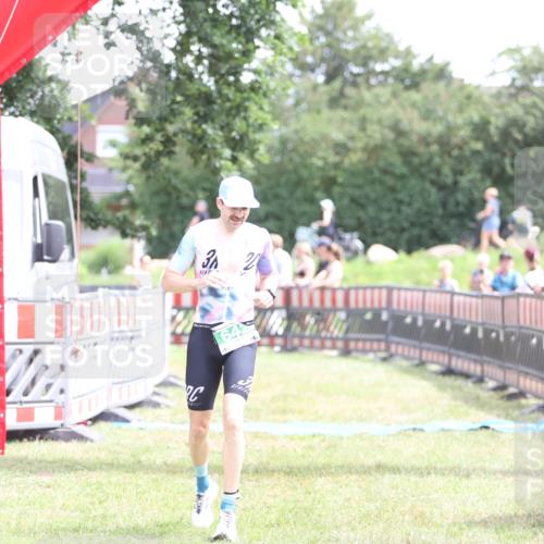 21.06.2026 - 29. Vierlanden-Triathlon Andreas Tolksdorf http://msf.ph/oto/9890645 21.06.2026 13:06:30 Ziel 642, 1358, 642, 1358 meine-sportfotos.de