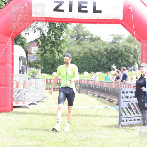 21.06.2026 - 29. Vierlanden-Triathlon Andreas Tolksdorf http://msf.ph/oto/9890647 21.06.2026 13:06:41 Ziel 1358, 1358 meine-sportfotos.de