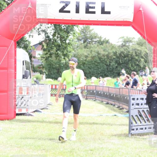 21.06.2026 - 29. Vierlanden-Triathlon Andreas Tolksdorf http://msf.ph/oto/9890648 21.06.2026 13:06:41 Ziel 1358, 1358 meine-sportfotos.de