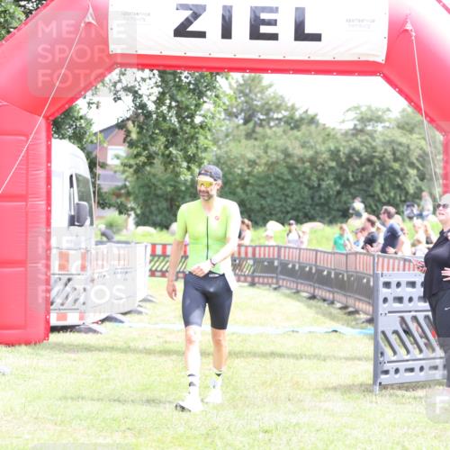 21.06.2026 - 29. Vierlanden-Triathlon Andreas Tolksdorf http://msf.ph/oto/9890650 21.06.2026 13:06:41 Ziel 1358, 1358 meine-sportfotos.de