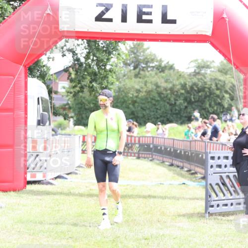 21.06.2026 - 29. Vierlanden-Triathlon Andreas Tolksdorf http://msf.ph/oto/9890653 21.06.2026 13:06:41 Ziel 1358, 1358 meine-sportfotos.de
