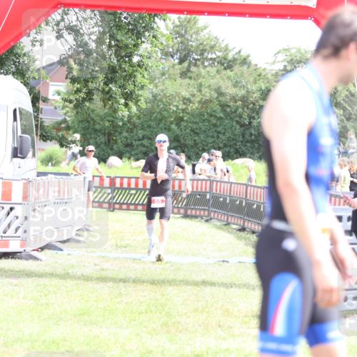 21.06.2026 - 29. Vierlanden-Triathlon Andreas Tolksdorf http://msf.ph/oto/9890654 21.06.2026 13:06:58 Ziel 55, 275, 55, 275 meine-sportfotos.de