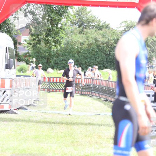 21.06.2026 - 29. Vierlanden-Triathlon Andreas Tolksdorf http://msf.ph/oto/9890655 21.06.2026 13:06:58 Ziel 55, 275, 55, 275 meine-sportfotos.de