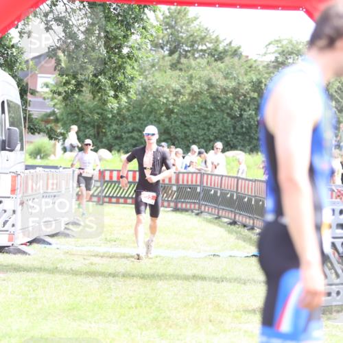 21.06.2026 - 29. Vierlanden-Triathlon Andreas Tolksdorf http://msf.ph/oto/9890660 21.06.2026 13:06:58 Ziel 55, 275, 55, 275 meine-sportfotos.de