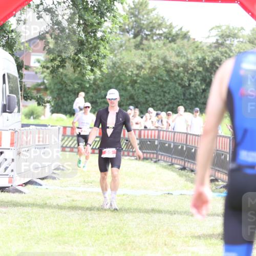 21.06.2026 - 29. Vierlanden-Triathlon Andreas Tolksdorf http://msf.ph/oto/9890662 21.06.2026 13:06:59 Ziel 55, 275, 55, 275 meine-sportfotos.de
