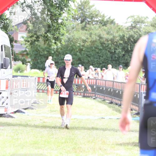 21.06.2026 - 29. Vierlanden-Triathlon Andreas Tolksdorf http://msf.ph/oto/9890664 21.06.2026 13:06:59 Ziel 55, 275, 55, 275 meine-sportfotos.de