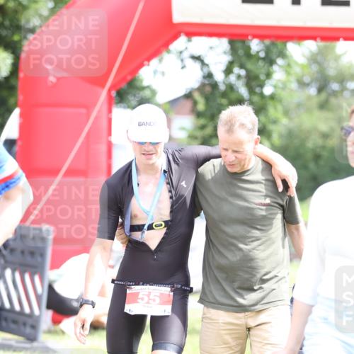 21.06.2026 - 29. Vierlanden-Triathlon Andreas Tolksdorf http://msf.ph/oto/9890668 21.06.2026 13:07:13 Ziel  meine-sportfotos.de