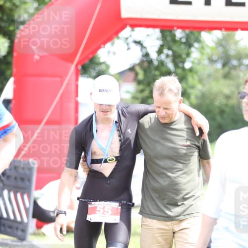 21.06.2026 - 29. Vierlanden-Triathlon Andreas Tolksdorf http://msf.ph/oto/9890669 21.06.2026 13:07:13 Ziel  meine-sportfotos.de