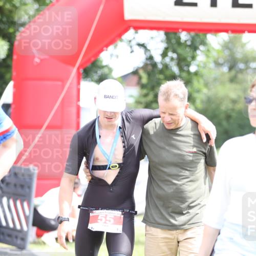 21.06.2026 - 29. Vierlanden-Triathlon Andreas Tolksdorf http://msf.ph/oto/9890670 21.06.2026 13:07:13 Ziel  meine-sportfotos.de