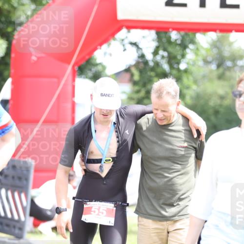 21.06.2026 - 29. Vierlanden-Triathlon Andreas Tolksdorf http://msf.ph/oto/9890671 21.06.2026 13:07:13 Ziel  meine-sportfotos.de