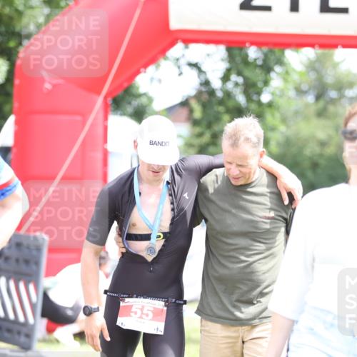 21.06.2026 - 29. Vierlanden-Triathlon Andreas Tolksdorf http://msf.ph/oto/9890672 21.06.2026 13:07:13 Ziel  meine-sportfotos.de
