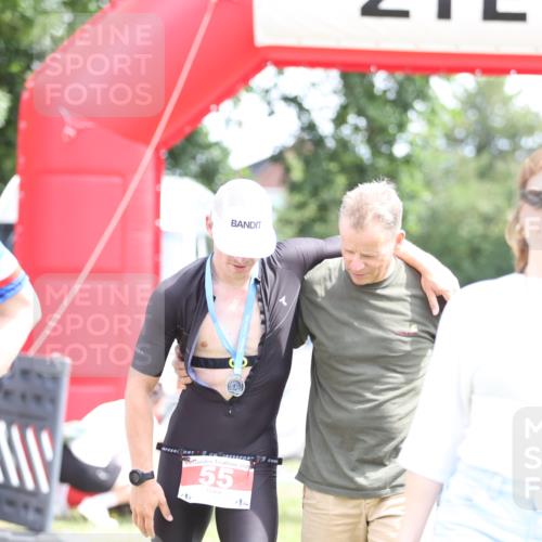 21.06.2026 - 29. Vierlanden-Triathlon Andreas Tolksdorf http://msf.ph/oto/9890673 21.06.2026 13:07:13 Ziel  meine-sportfotos.de