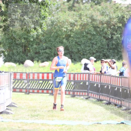 21.06.2026 - 29. Vierlanden-Triathlon Andreas Tolksdorf http://msf.ph/oto/9890688 21.06.2026 13:08:03 Ziel 637, 637 meine-sportfotos.de