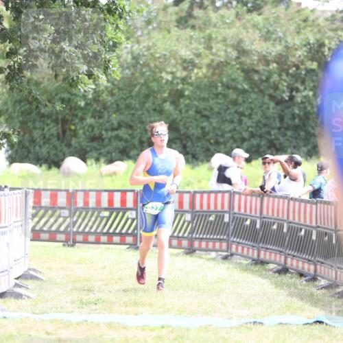 21.06.2026 - 29. Vierlanden-Triathlon Andreas Tolksdorf http://msf.ph/oto/9890689 21.06.2026 13:08:03 Ziel 637, 637 meine-sportfotos.de