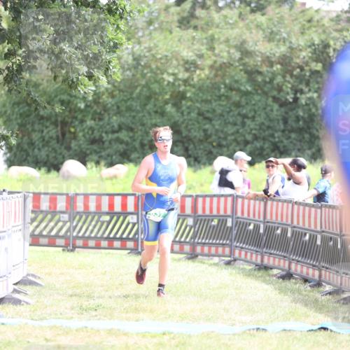 21.06.2026 - 29. Vierlanden-Triathlon Andreas Tolksdorf http://msf.ph/oto/9890690 21.06.2026 13:08:03 Ziel 637, 637 meine-sportfotos.de
