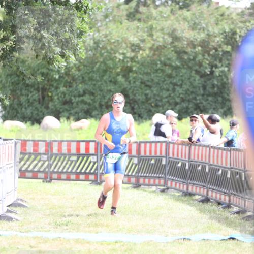 21.06.2026 - 29. Vierlanden-Triathlon Andreas Tolksdorf http://msf.ph/oto/9890692 21.06.2026 13:08:03 Ziel 637, 637 meine-sportfotos.de