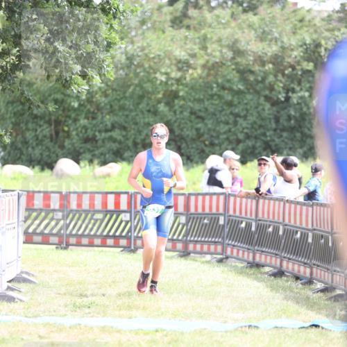 21.06.2026 - 29. Vierlanden-Triathlon Andreas Tolksdorf http://msf.ph/oto/9890693 21.06.2026 13:08:03 Ziel 637, 637 meine-sportfotos.de