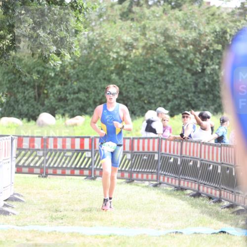 21.06.2026 - 29. Vierlanden-Triathlon Andreas Tolksdorf http://msf.ph/oto/9890694 21.06.2026 13:08:03 Ziel 637, 637 meine-sportfotos.de