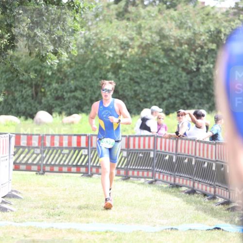 21.06.2026 - 29. Vierlanden-Triathlon Andreas Tolksdorf http://msf.ph/oto/9890696 21.06.2026 13:08:03 Ziel 637, 637 meine-sportfotos.de