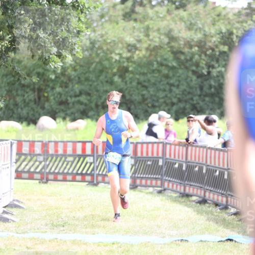 21.06.2026 - 29. Vierlanden-Triathlon Andreas Tolksdorf http://msf.ph/oto/9890699 21.06.2026 13:08:04 Ziel 637, 637 meine-sportfotos.de