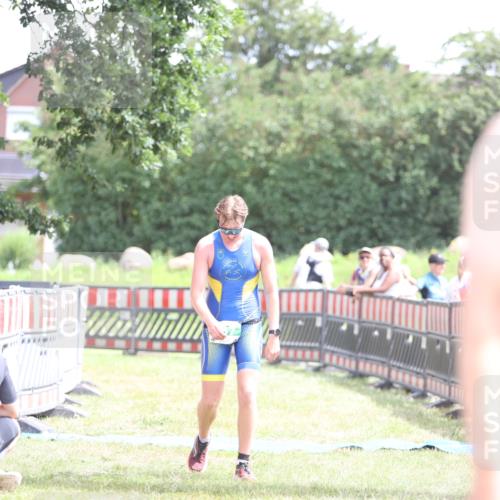 21.06.2026 - 29. Vierlanden-Triathlon Andreas Tolksdorf http://msf.ph/oto/9890700 21.06.2026 13:08:07 Ziel 637, 637 meine-sportfotos.de