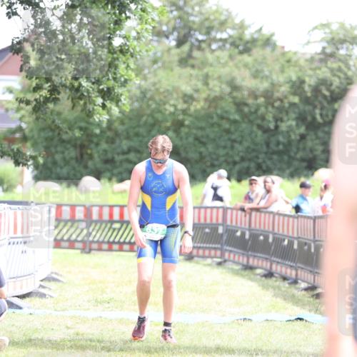 21.06.2026 - 29. Vierlanden-Triathlon Andreas Tolksdorf http://msf.ph/oto/9890703 21.06.2026 13:08:07 Ziel 637, 637 meine-sportfotos.de