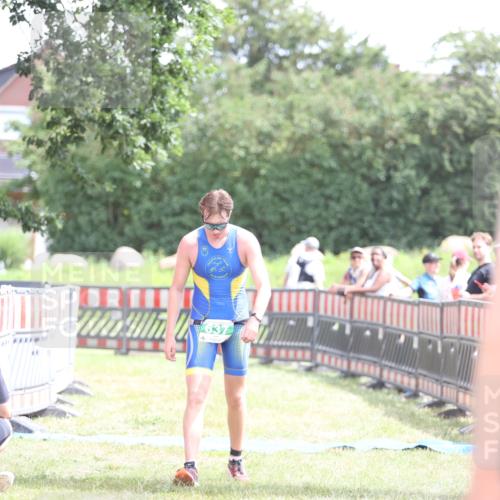 21.06.2026 - 29. Vierlanden-Triathlon Andreas Tolksdorf http://msf.ph/oto/9890707 21.06.2026 13:08:07 Ziel 637, 637 meine-sportfotos.de